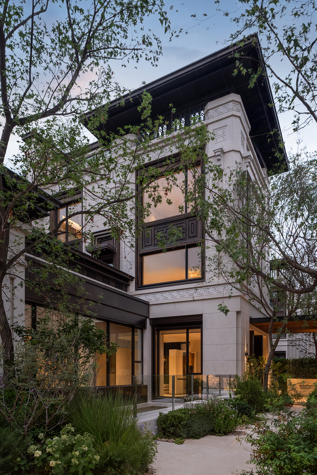 Beijing China Mansion: An 800㎡ Courtyard Villa Where Ancient Oriental Charm Meets Modern Sensibilities